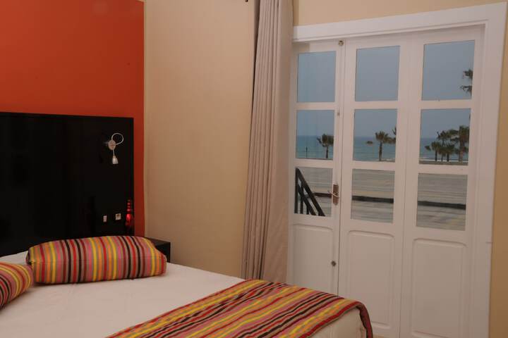 Room 18 of 103