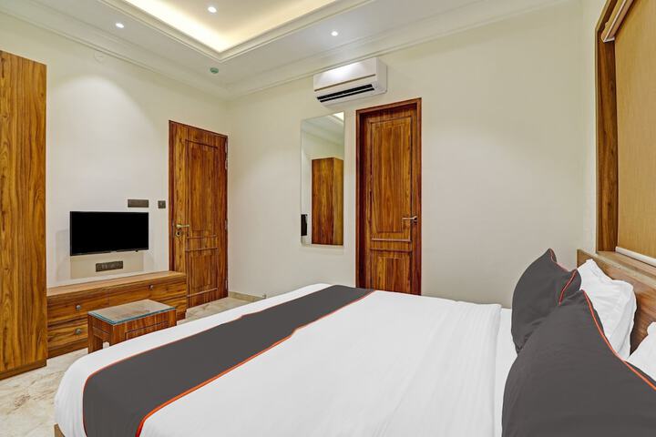 Room 6 of 19