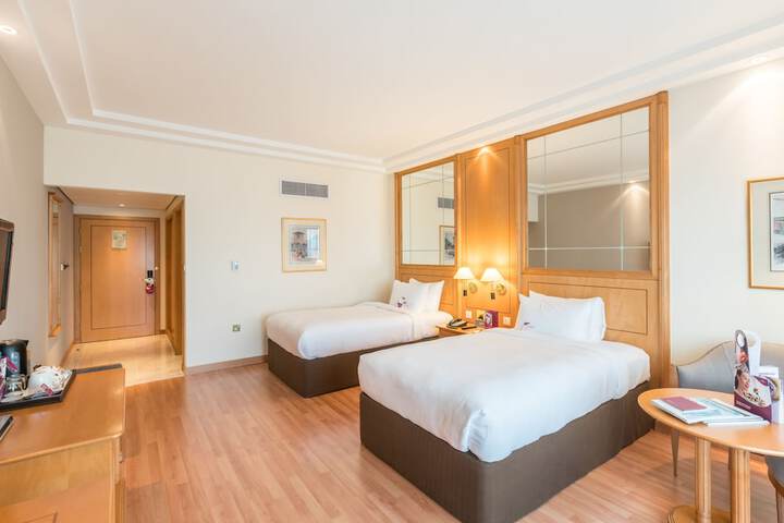 Room 10 of 97