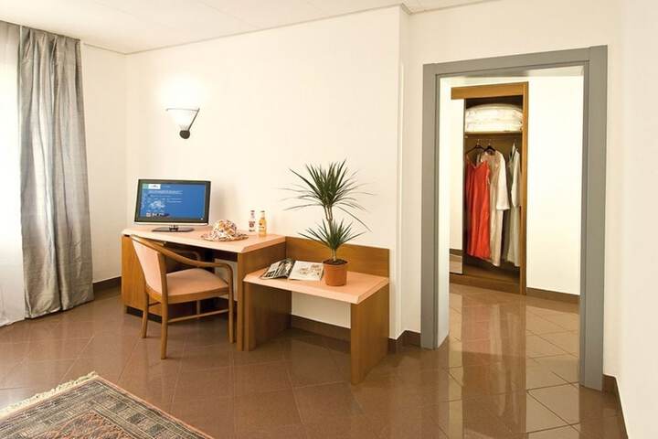 Room 14 of 71