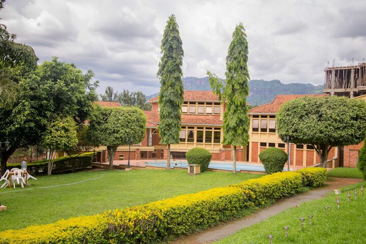 Crown Suites Hotel