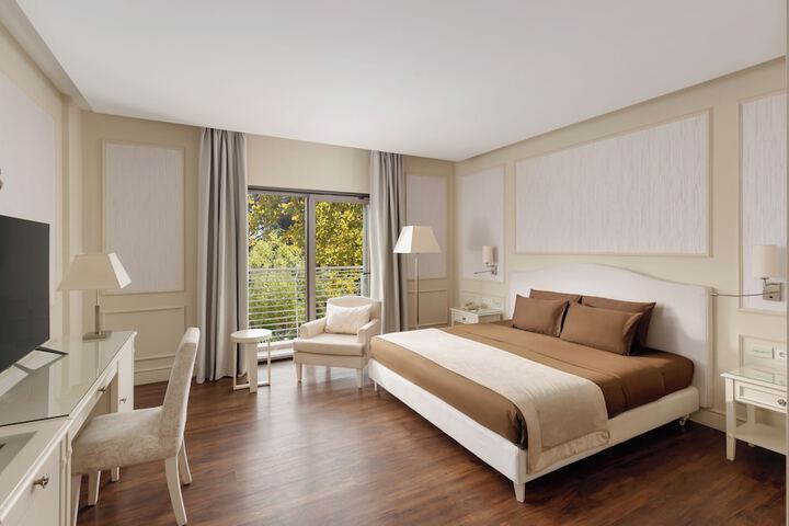 Room 27 of 140