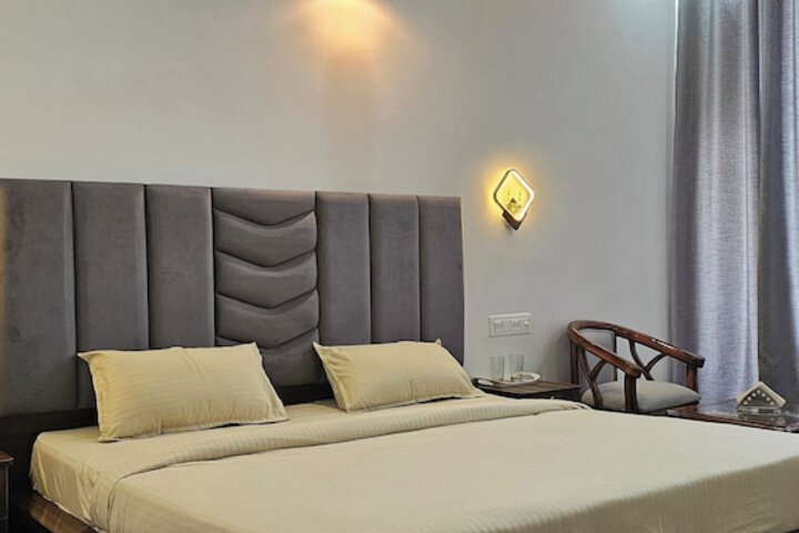 Room 6 of 40