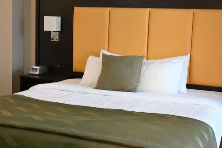 Room 28 of 124