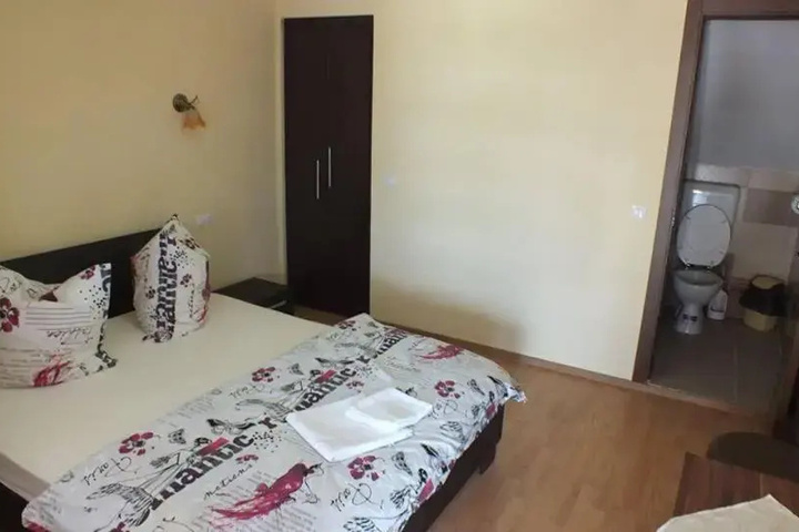 Room 3 of 20