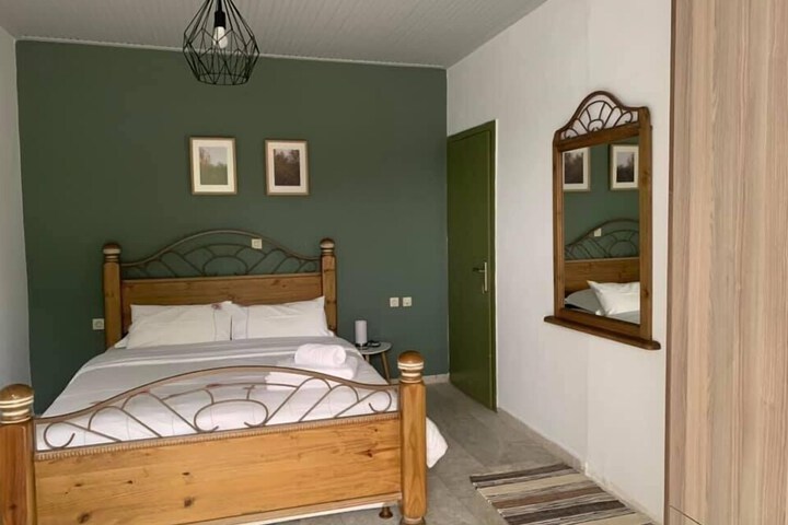 Room 2 of 81