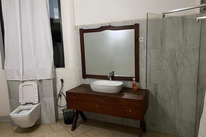 Room 12 of 27