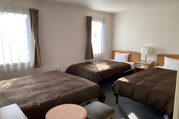 Room 11 of 99