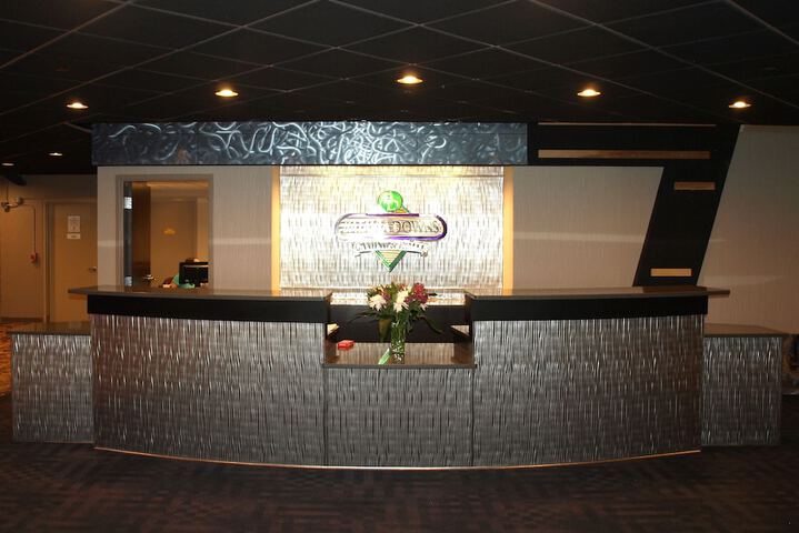 Check-in/check-out kiosk