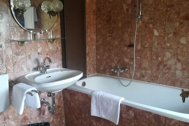 Room 12 of 45