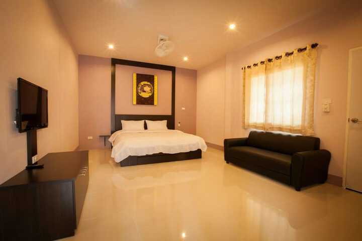 Room 6 of 42