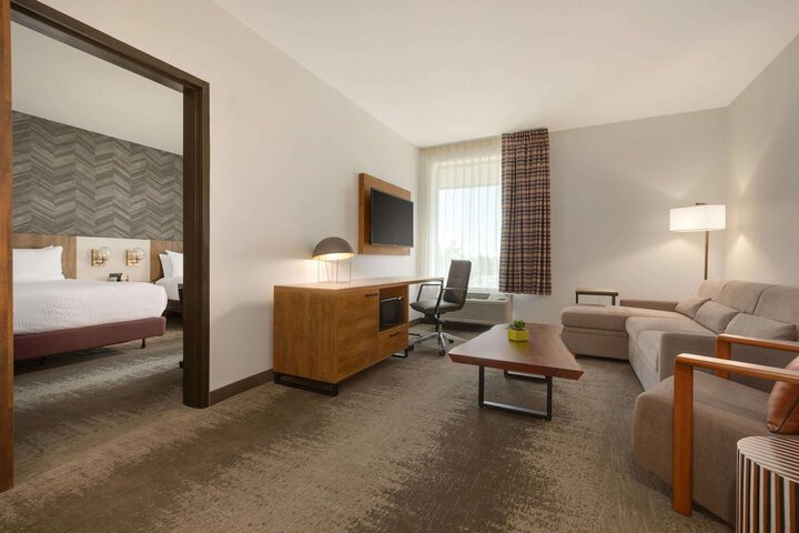 2 Queen Beds (6 of 12)