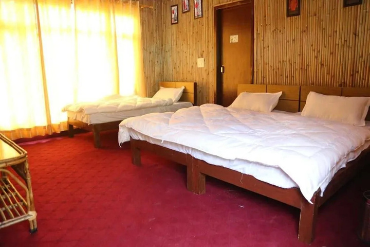 Room 8 of 9
