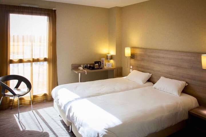 Room 25 of 37