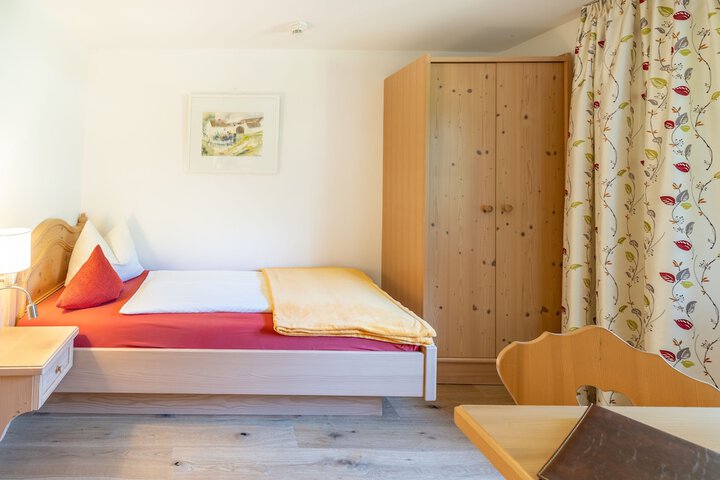 Room 12 of 79