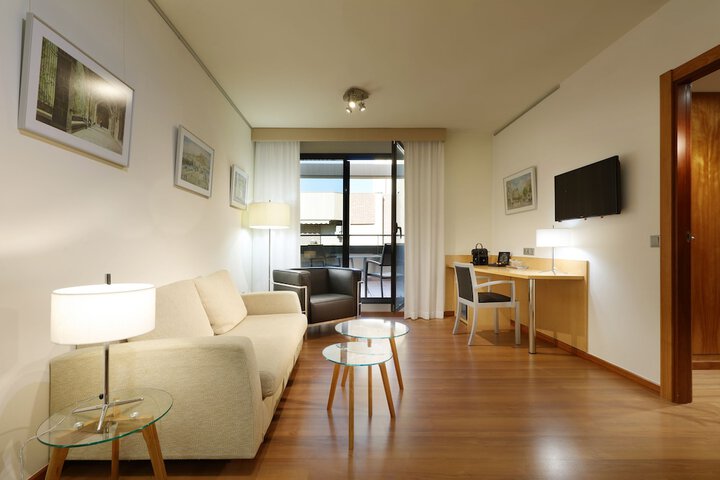 Room 12 of 98