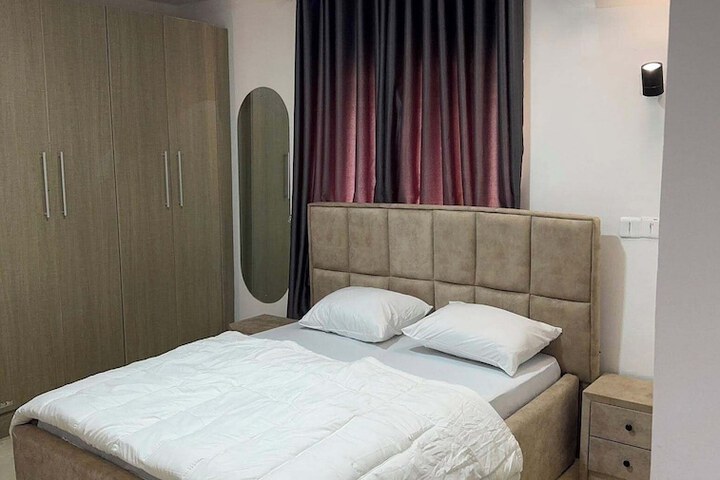 Room 12 of 34