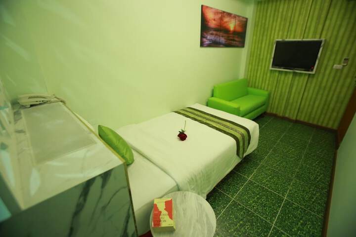 Room 14 of 37