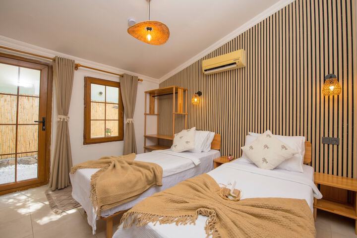 Room 6 of 25