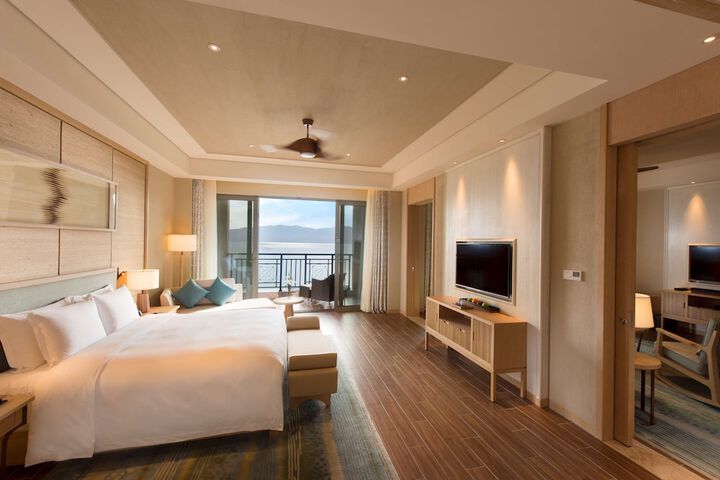 Room 18 of 114
