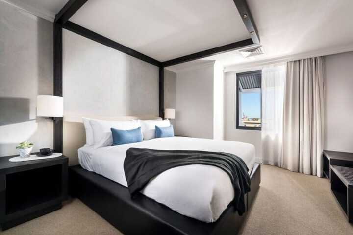 Room 9 of 70