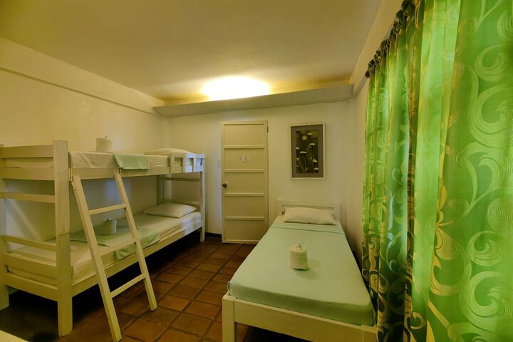 Room 13 of 37