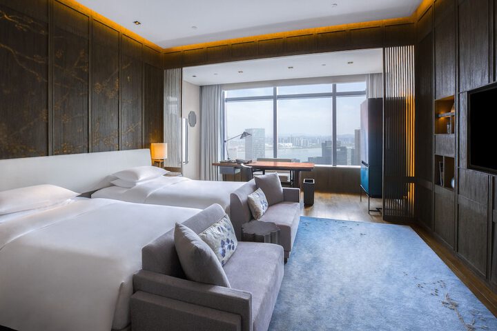 Room 18 of 53