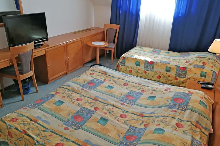 Room 22 of 49