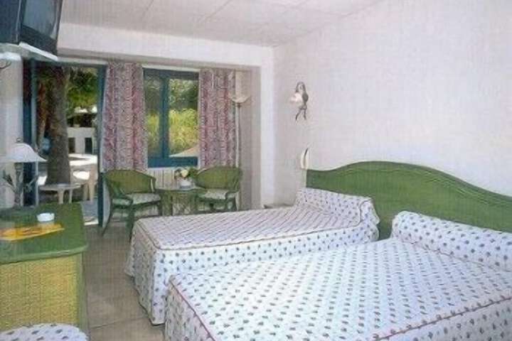 Room 4 of 16