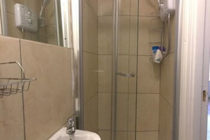 Room 2 of 7