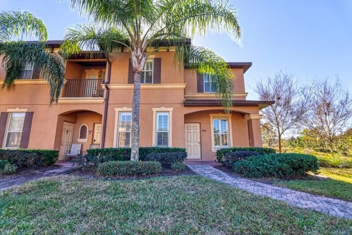 Exterior of Alans Regal Palms Resort Townhome