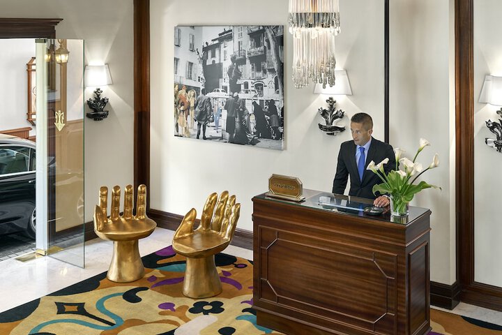 Concierge desk