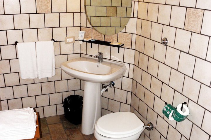 Room 15 of 32