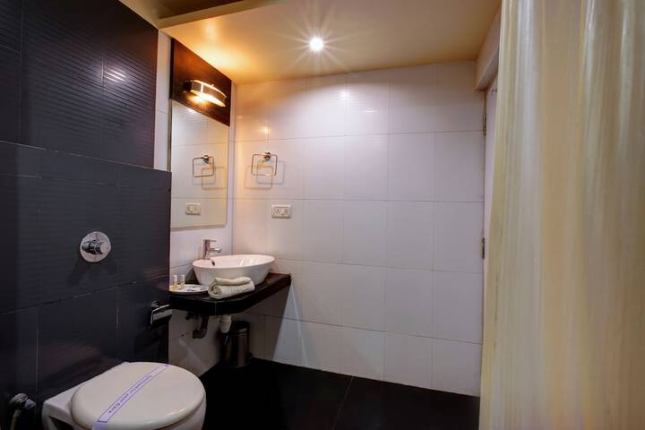 Room 16 of 28