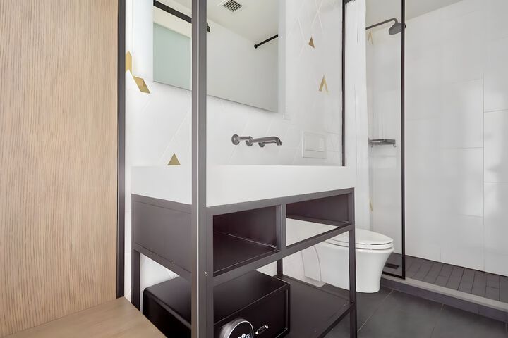 Room 25 of 47