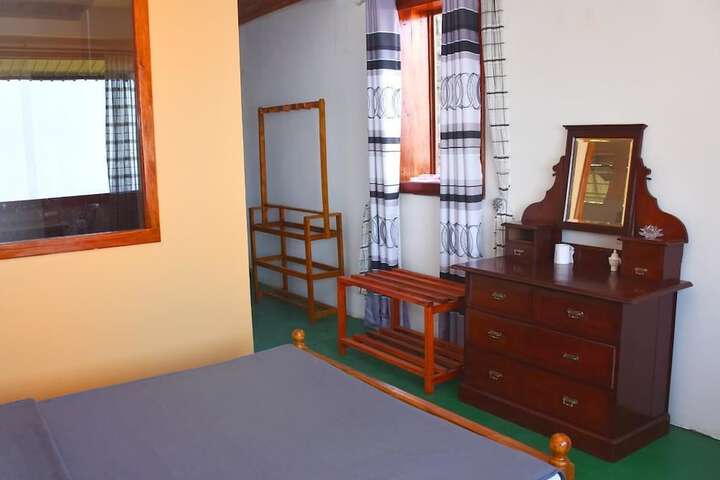 Room 17 of 18