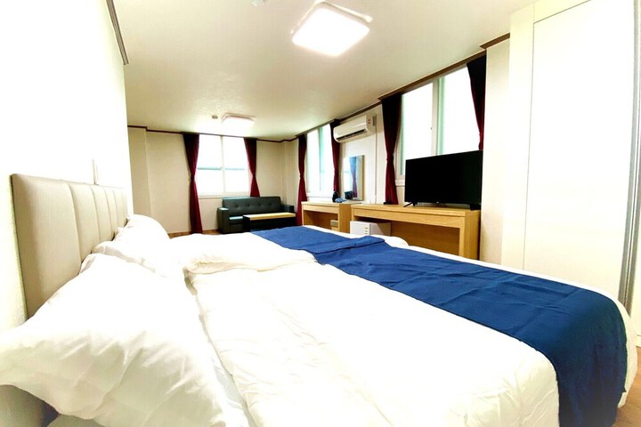 Room 8 of 19