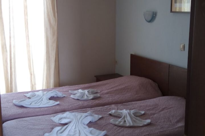 Room 12 of 28