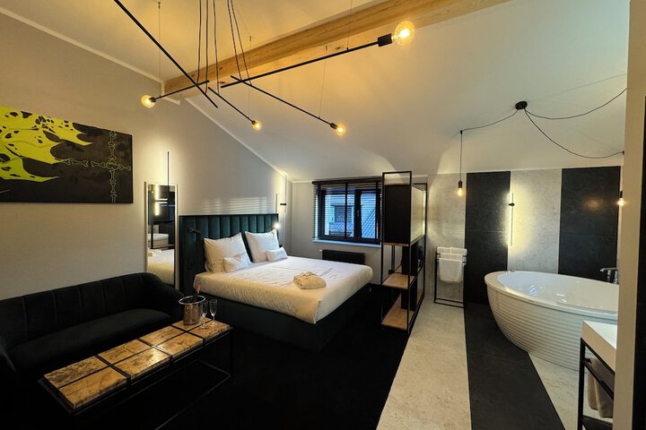 Room 16 of 37