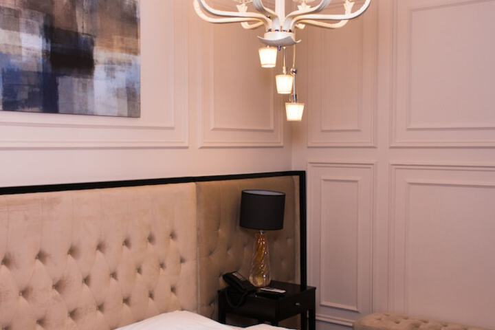 Room 4 of 43