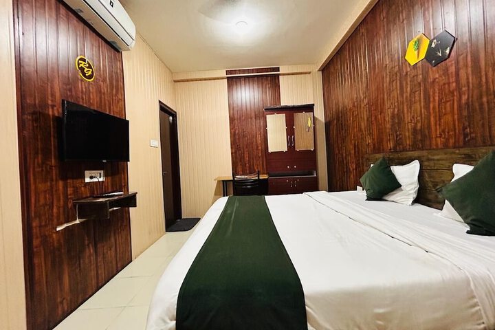 Room 2 of 6