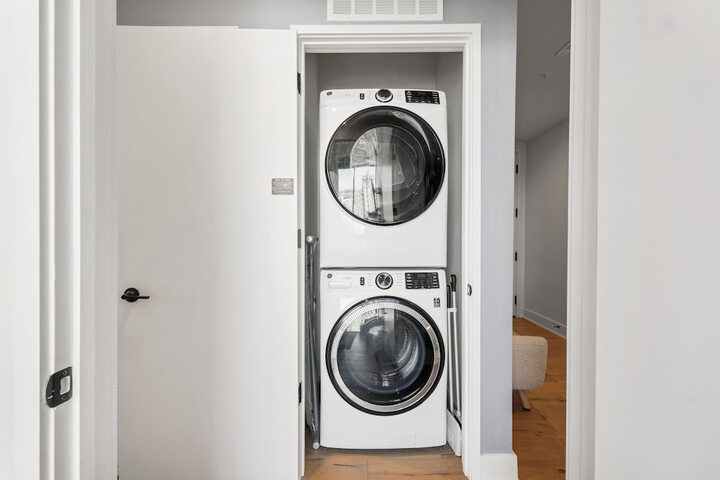Laundry 703 of 860