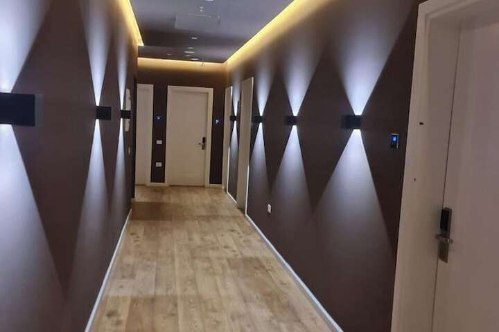 Ballroom/Hall 28 of 30