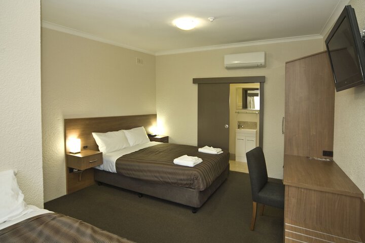 Room 8 of 43