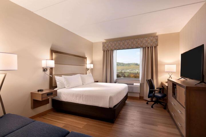 1 King Bed (11 of 13)