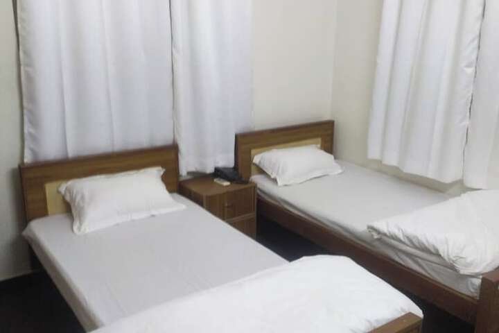 Room 11 of 32