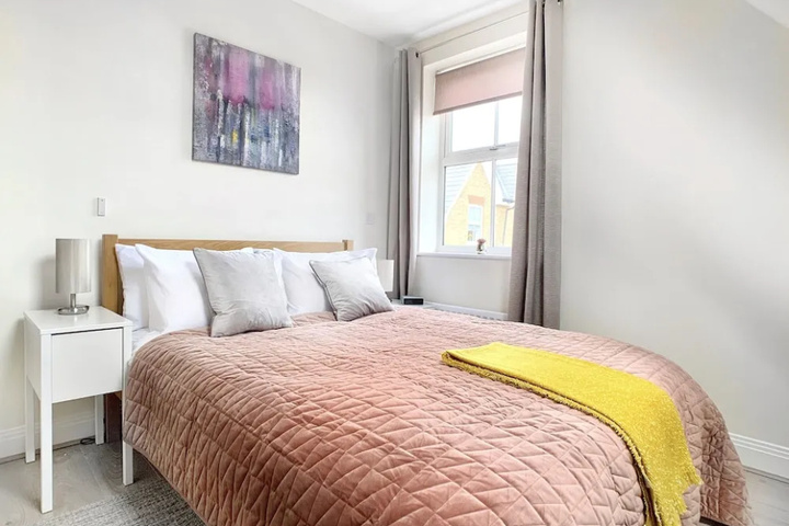 Image of Greenwich Court - Modern Windsor 1 bed flat with gated allocated parking.