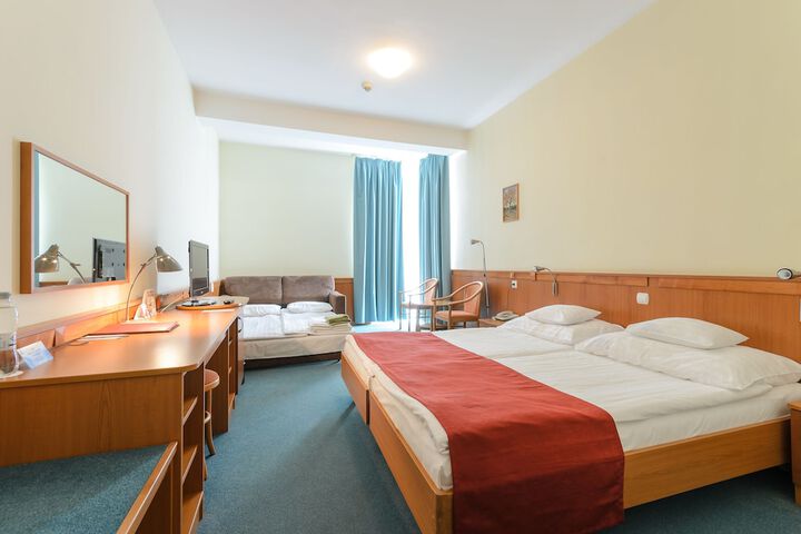 Room 6 of 51