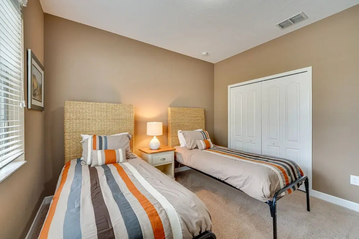 Room 5 of 18