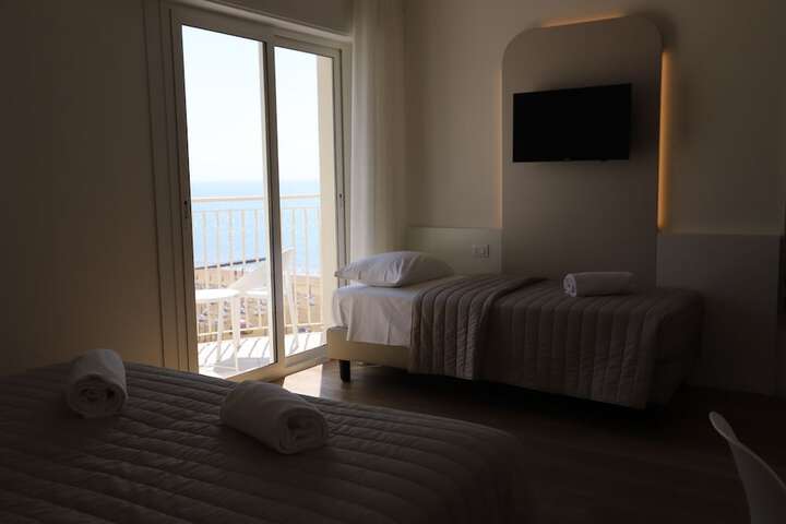 Room 21 of 104
